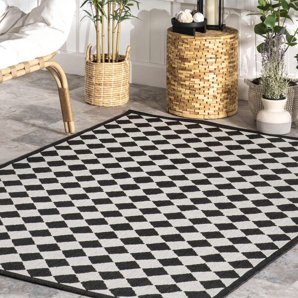 Myka Checkered Indoor/Outdoor Area Rug 8ft X 10ft